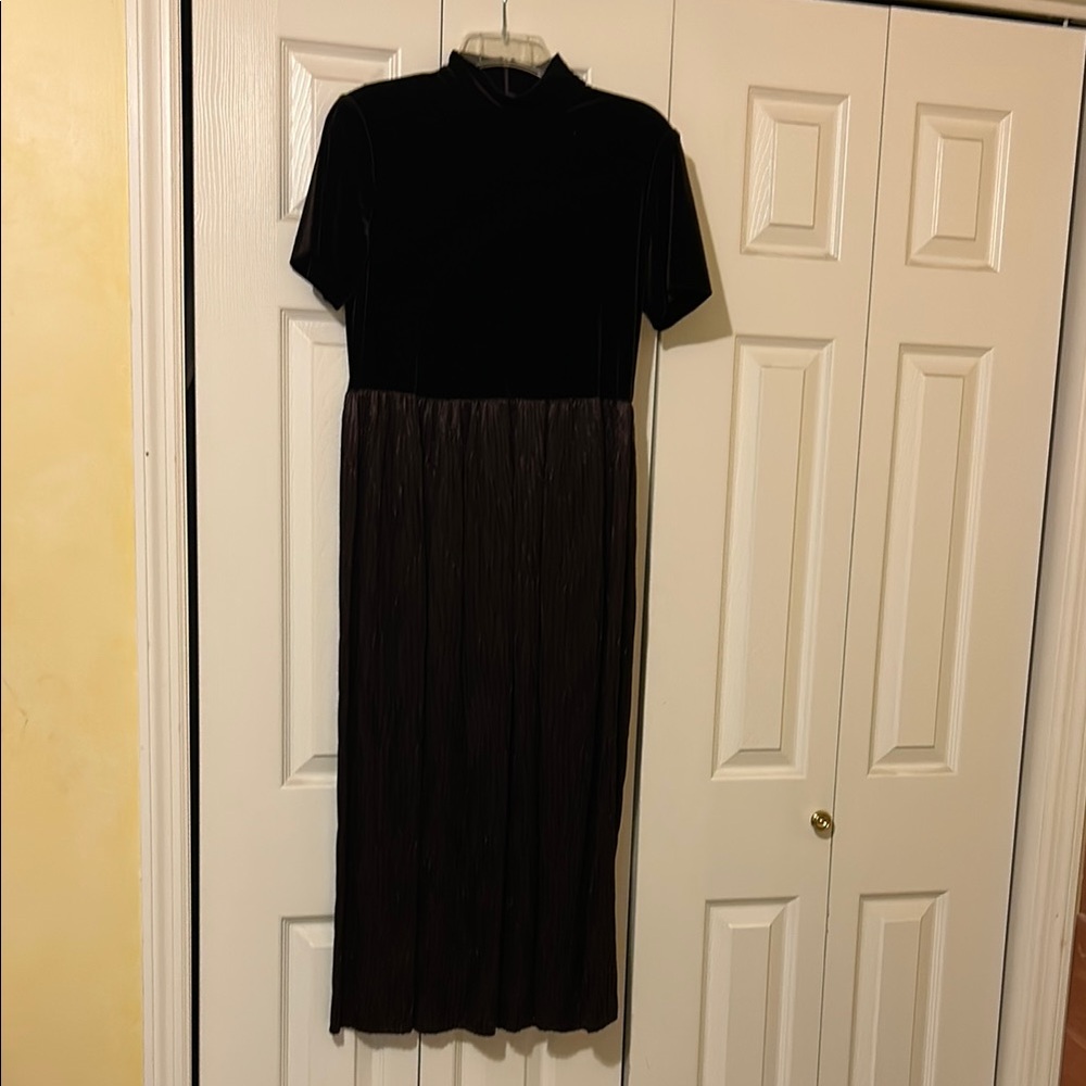 Ronni Nicole Brown Sheath Midi Dress Mock Neck